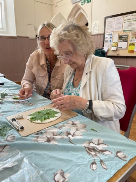 Bradenstoke Art Group for people living with dementia and a family carer
